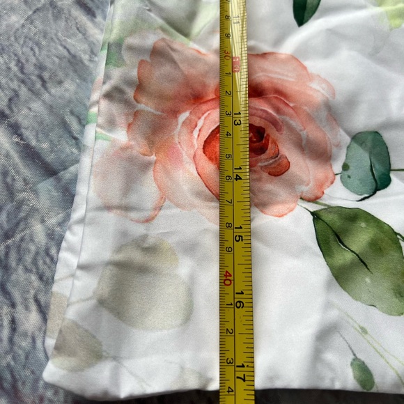 2 NEW Floral Birds Pillowcases Cover Polyester Zipper Washable 17in X 17in Soft - Picture 4 of 11